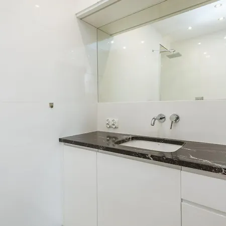 Regina Apartment