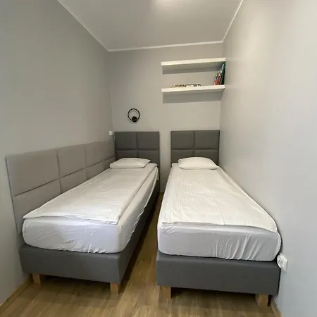 Regina Apartment *